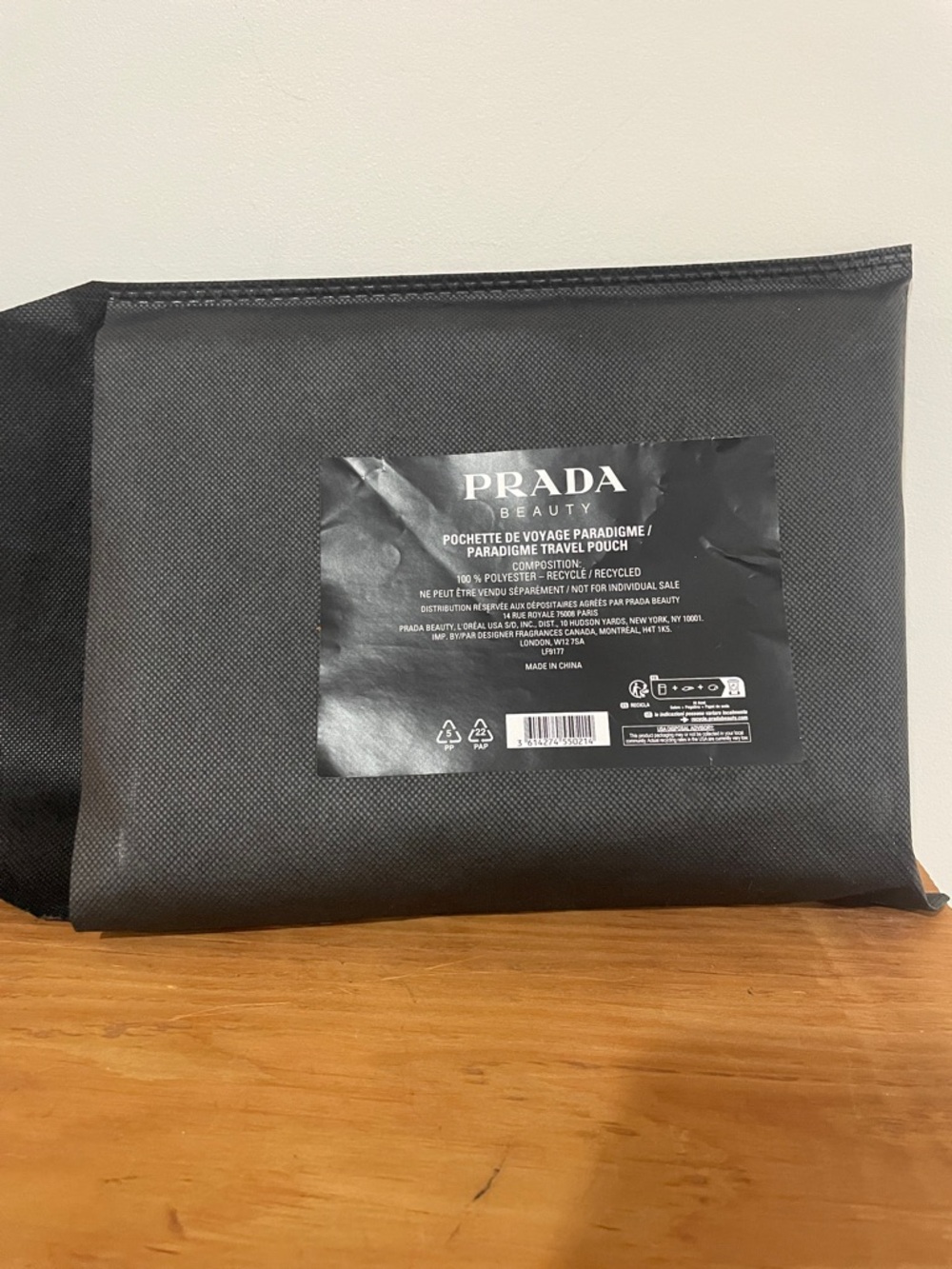 π PRADA Green Toiletry Pouch with Black Dust Bag - Picture 9 of 10